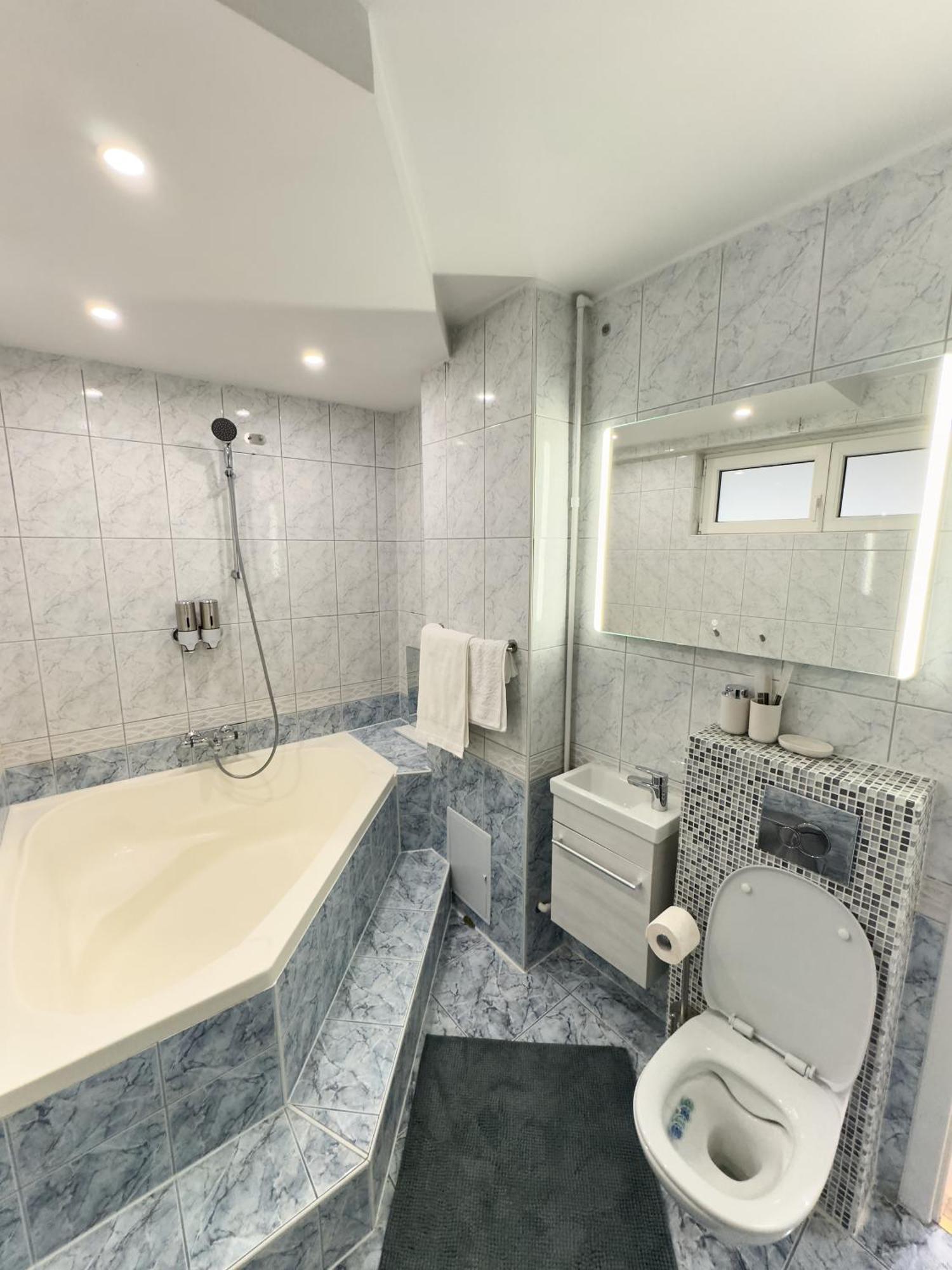 20 Apartment Centre Бухарест Екстер'єр фото